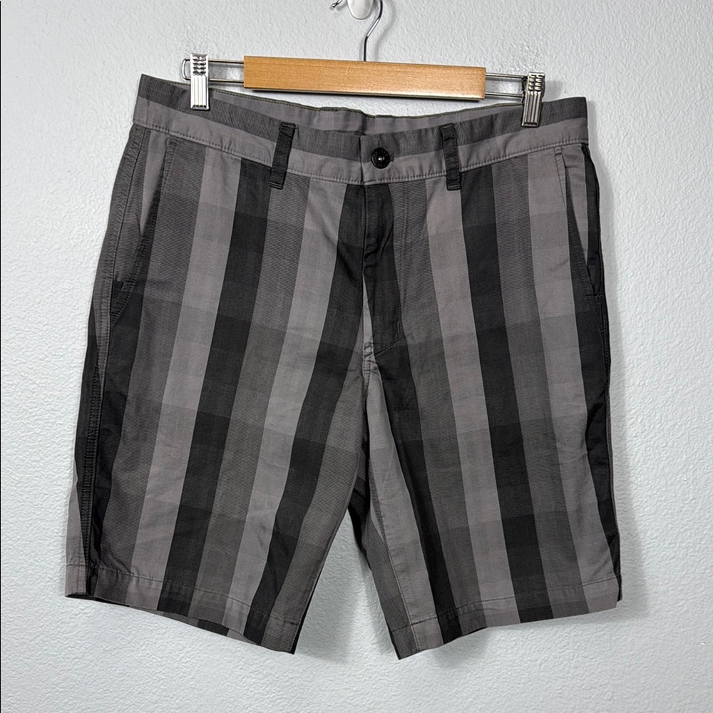The North Face Men's Gray Striped‎ Shorts